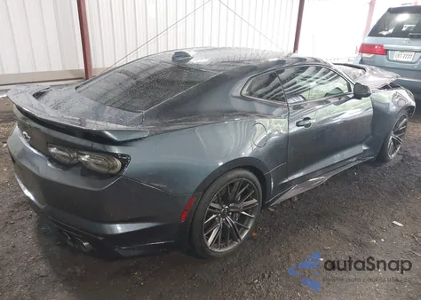 2021 Chevrolet Camaro Rwd Zl1 z USA, uszkodzony, nr VIN 1G1FK1R61M0105999